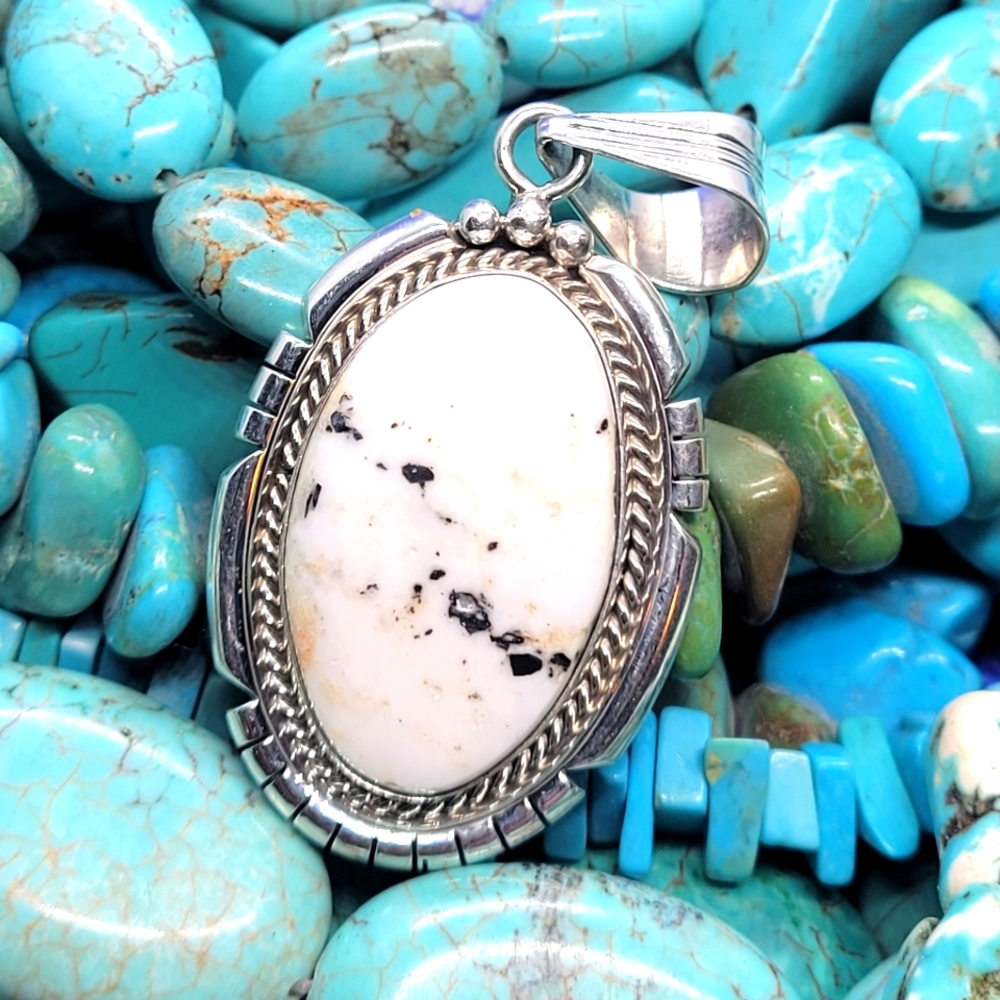 🦄Navajo White Buffalo Silver Pendant